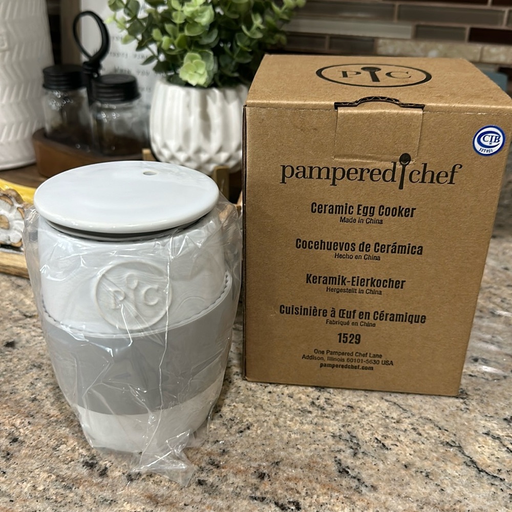 Brand new pampered chef ceramic egg cooker